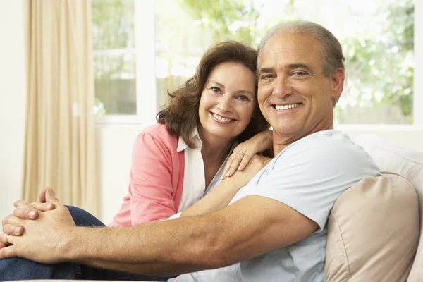 Senior Paar Ontspannen thuis — Stockfoto