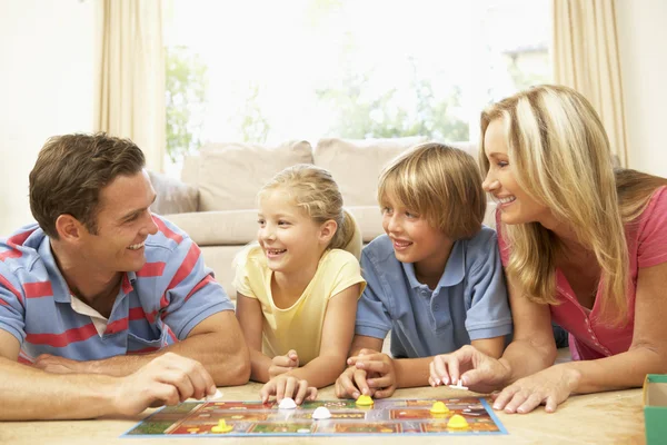 Familie Spielt Brettspiel Hause — Stockfoto