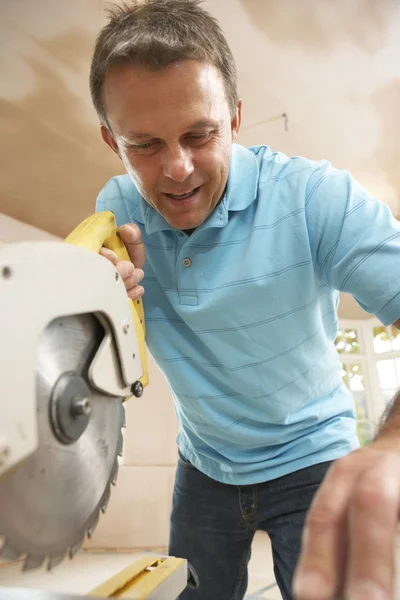 Builder Using Electric Saw — Stock Photo, Image