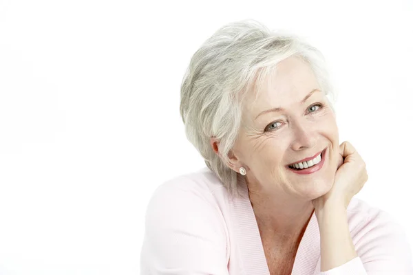 Retrato de estudio de mujer mayor sonriente Fotos De Stock