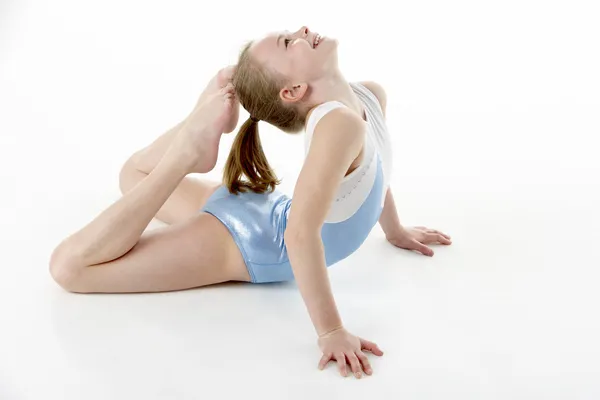 Retrato de estúdio de jovem ginasta feminina — Fotografia de Stock