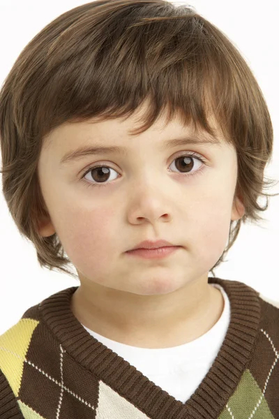 Studio portret van een jonge jongen — Stockfoto