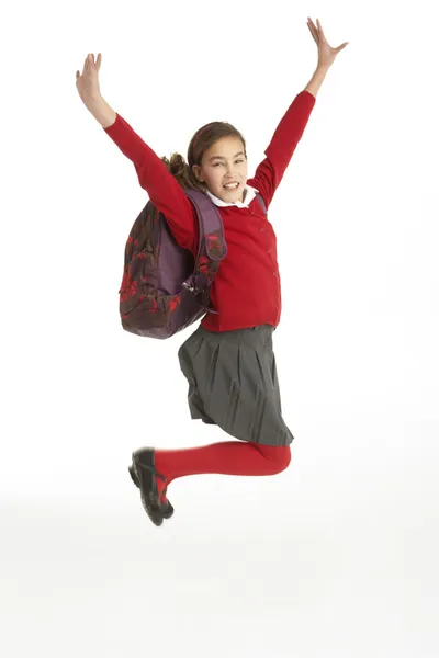 Glad kvinnlig student i enhetlig hoppning i luften — Stockfoto