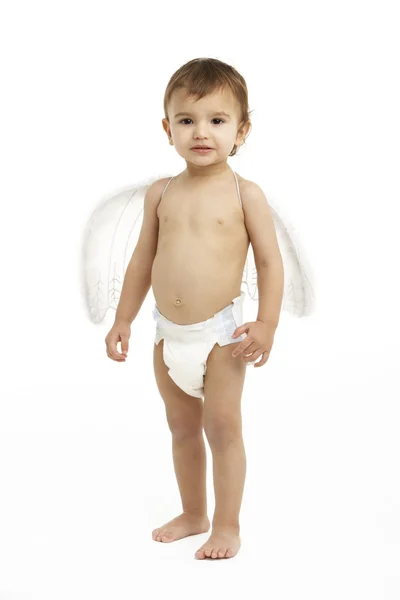 幼児おむつと天使の羽を着てのスタジオ ポートレート — ストック写真