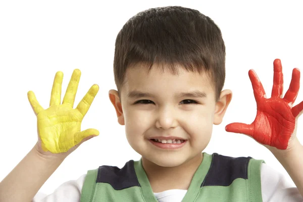 Studioporträt Eines Kleinen Jungen Mit Bemalten Händen — Stockfoto