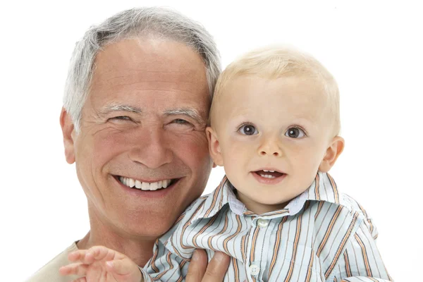 Estudio retrato del abuelo sosteniendo nieto —  Fotos de Stock
