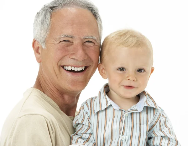 Estúdio retrato de avô segurando neto — Fotografia de Stock