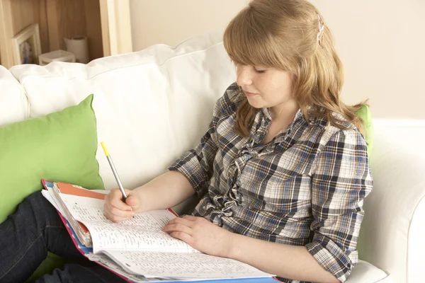 Teenage Girl Studying Home Sitting Sofa — Stock Photo, Image