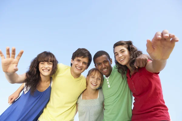 Group Of Teenage Friends Standing Outside — Stock Photo, Image