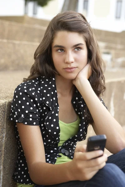 Mutsuz Kız Genç Öğrenci Dışında Üniversite Basamaklarında Oturan — Stok fotoğraf