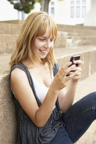 Unglückliche Weibliche Teenager Studentin Sitzt Draußen Auf College Stufen — Stockfoto