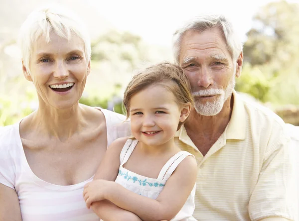 Grandparents And Granddaughter Relaxing In Garden — Stock Photo, Image