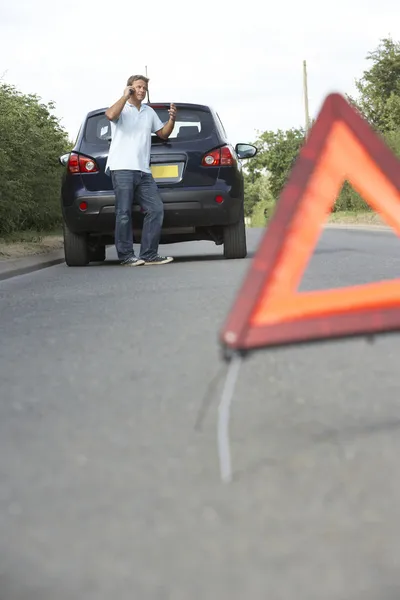Conductor Roto Carretera Del Campo Con Señal Advertencia Peligro — Foto de Stock