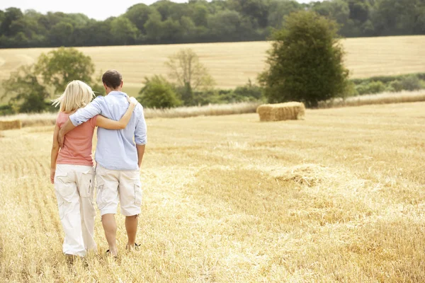 Couple Walking Together Summer Harvested Field — Stock Photo, Image