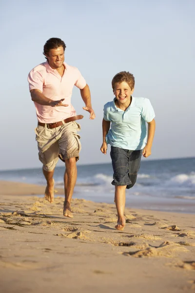 Pai Filho Correndo Longo Praia Verão — Fotografia de Stock