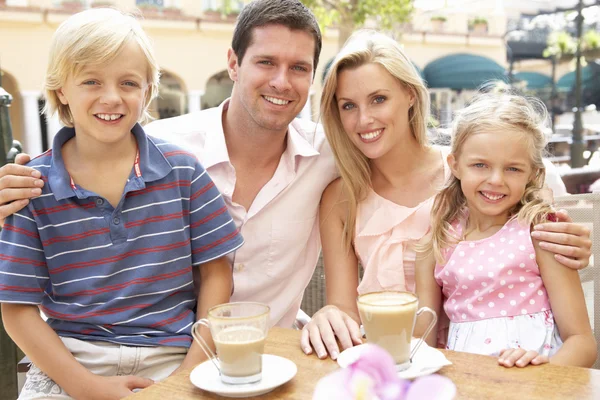 Young Family Enjoying Cup Coffee Caf — Stock Photo, Image