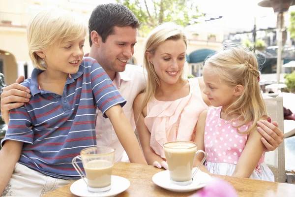Young Family Enjoying Cup Coffee Caf — Stock Photo, Image