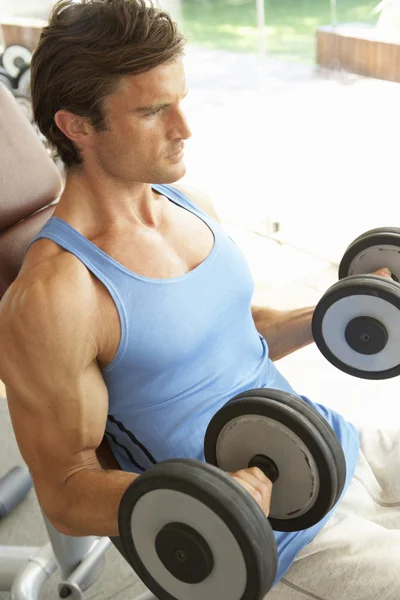 Man Aan Het Werk Met Gewichten Gym — Stockfoto