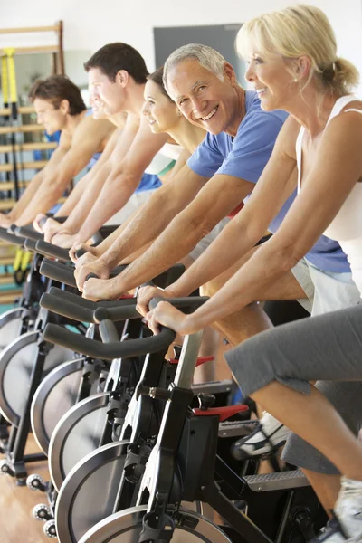 Senior Mannen Cykling Spinning Klass Gym — Stockfoto