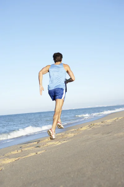 Hombre Joven Ropa Fitness Corriendo Largo Playa —  Fotos de Stock
