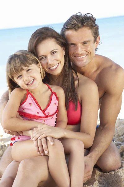 Familienporträt Sommerurlaub Strand — Stockfoto