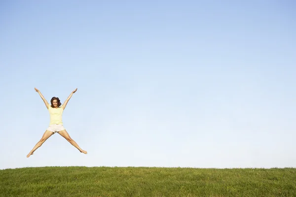Mujer Joven Saltando Aire —  Fotos de Stock