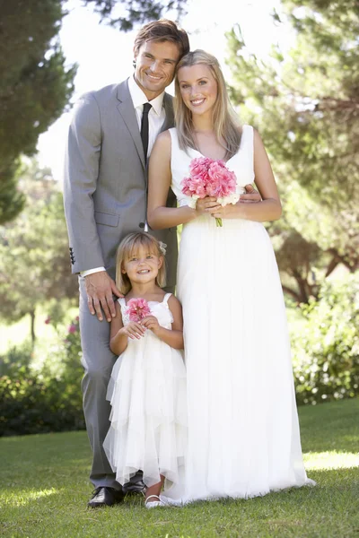 Bruden Och Brudgummen Med Brudtärna Bröllopet — Stockfoto