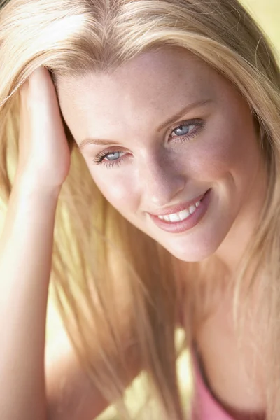 Portrait Young Woman Relaxing Park — Stock Photo, Image