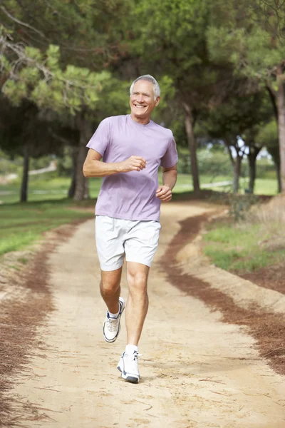 Senior Homem Correndo Parque — Fotografia de Stock