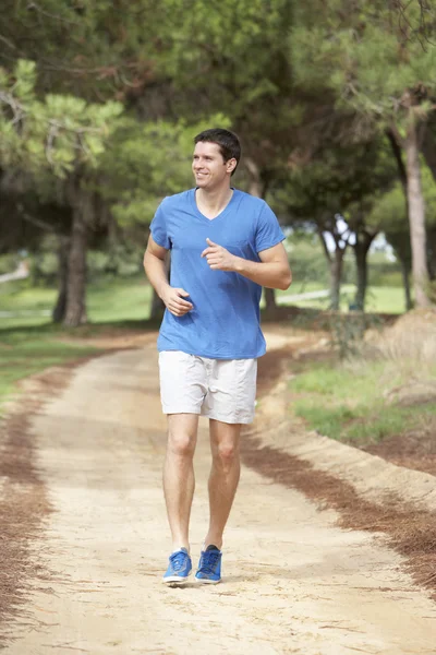 Młody Człowiek Biegający Parku — Zdjęcie stockowe