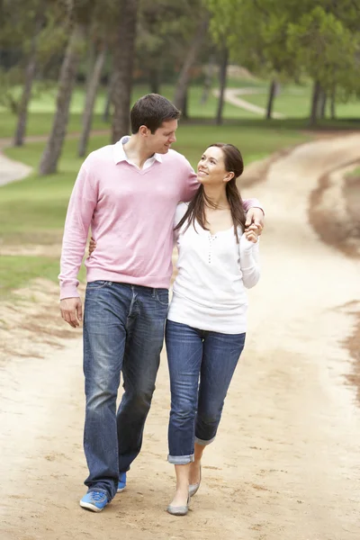 Romantisches Paar Genießt Spaziergang Park — Stockfoto