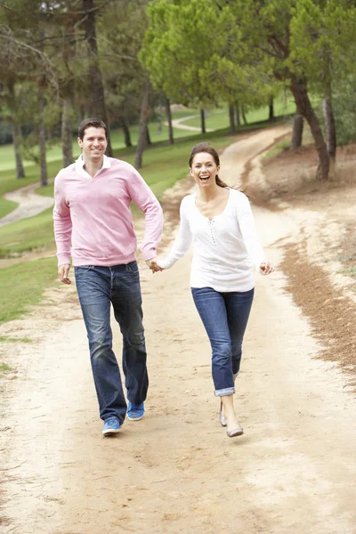 Couple Profitant Une Promenade Dans Parc — Photo