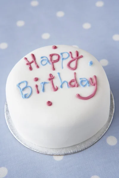 Un pastel de cumpleaños — Foto de Stock