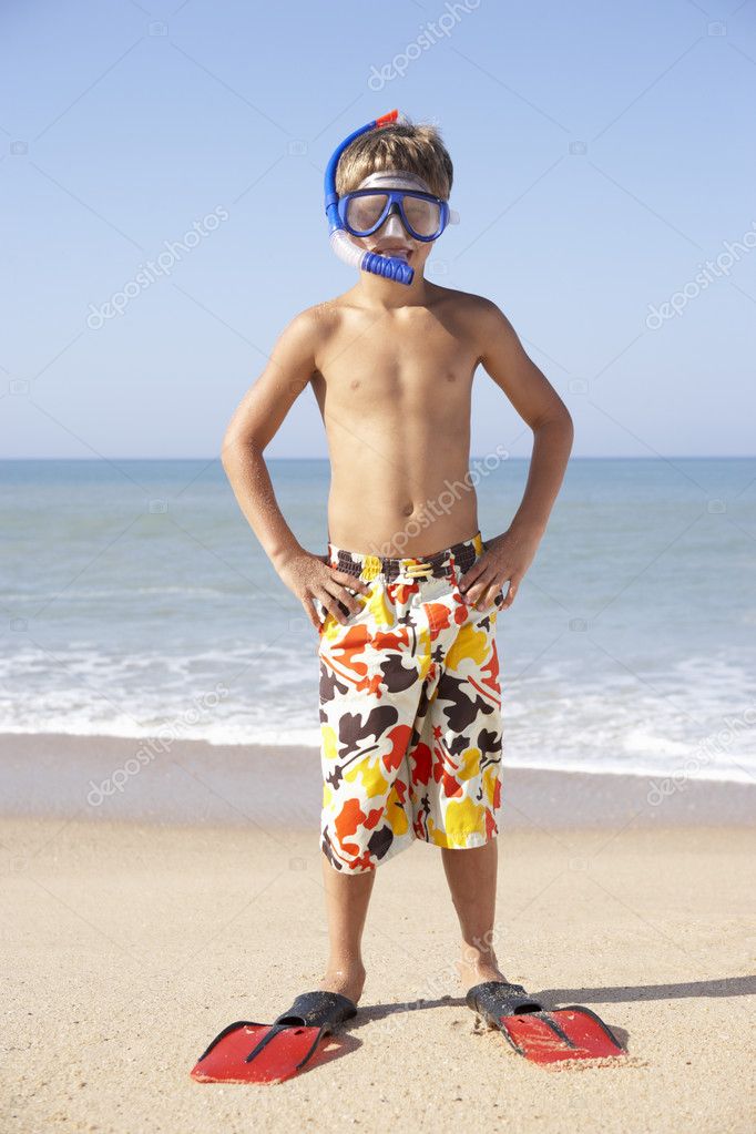 Young boy poses in sand hi-res stock photography and images - Alamy