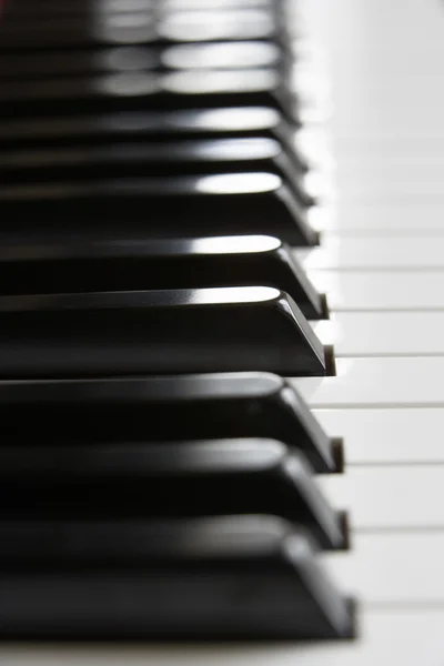 Primo piano dei tasti del pianoforte — Foto Stock