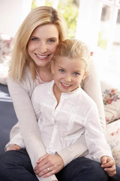Woman and child pose in studio — Stock Photo, Image