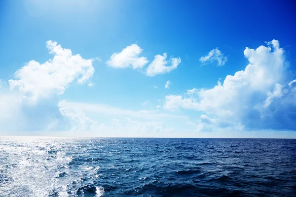 Oceano e cielo perfetto — Foto Stock