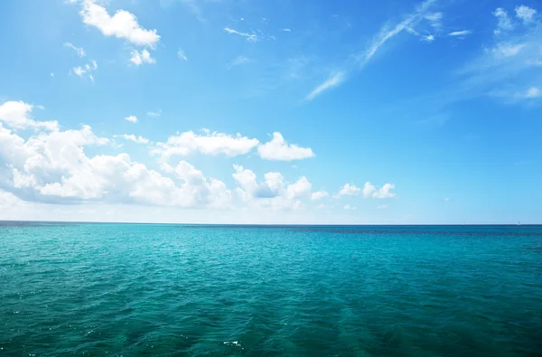 Oceán a dokonalé obloha — Stock fotografie