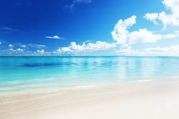 Piasek morza karaibskiego plaży — Zdjęcie stockowe