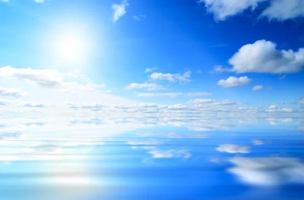 Bulutlar ve su — Stok fotoğraf