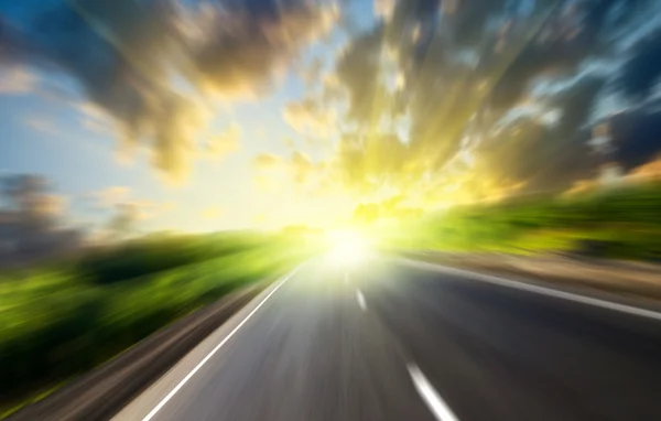 Blur estrada e sol — Fotografia de Stock
