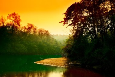 Tayland ormanında gün batımı