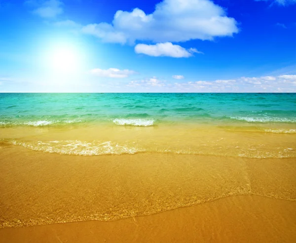 Sanden på stranden och havet — Stockfoto
