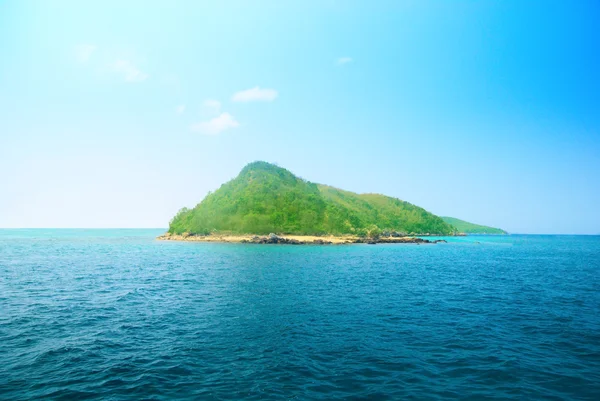 Isola tropicale e oceano — Foto Stock