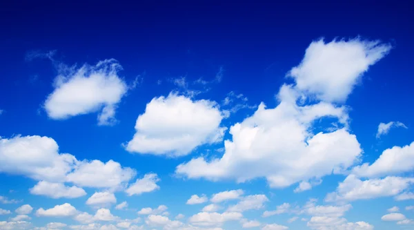 完美的蓝色天空 — 图库照片