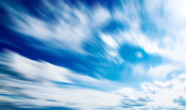 Bewegingsonscherpte Witte Wolken Blauwe Hemel — Stockfoto