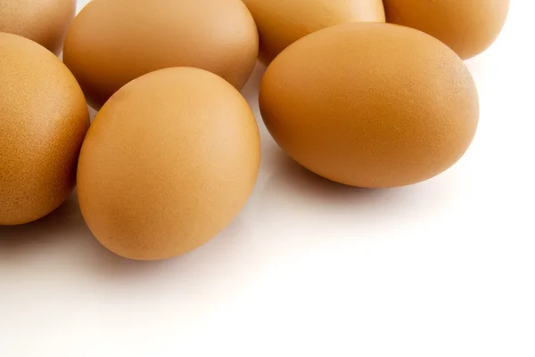 Αυγά Που Απομονώνονται Στο Λευκό Φόντο — Φωτογραφία Αρχείου