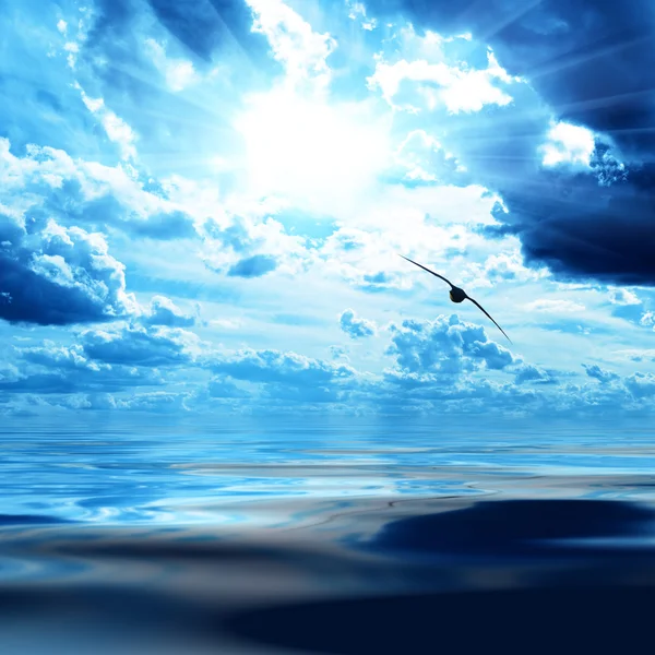 Błękitne niebo i woda — Zdjęcie stockowe