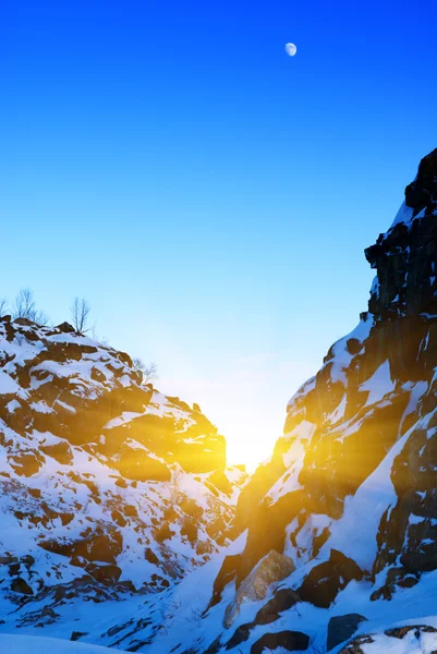 Χειμώνας Βόρεια Βουνά Και Ηλιοβασίλεμα — Φωτογραφία Αρχείου