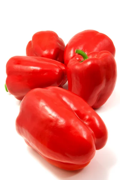 Κόκκινες Πιπεριές Απομονωμένες Λευκό Φόντο — Φωτογραφία Αρχείου